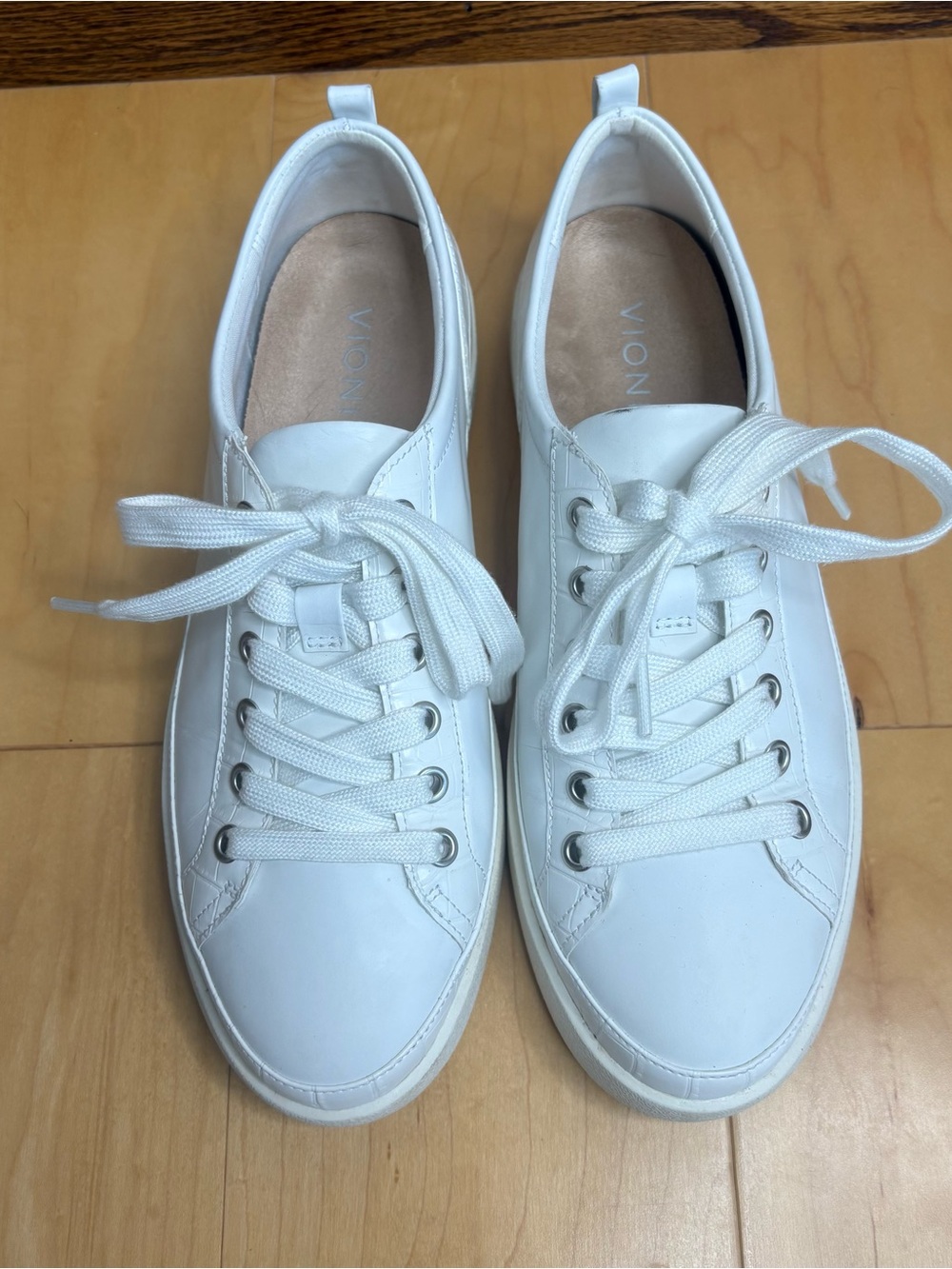Vionic Winny White Lace Up Sneakers 9